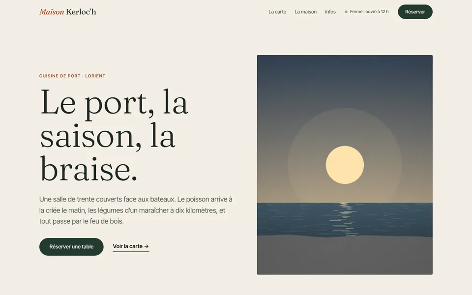 Aperçu de la démo restaurant : titre « Le port, la saison, la braise » et illustration de rade au coucher du soleil